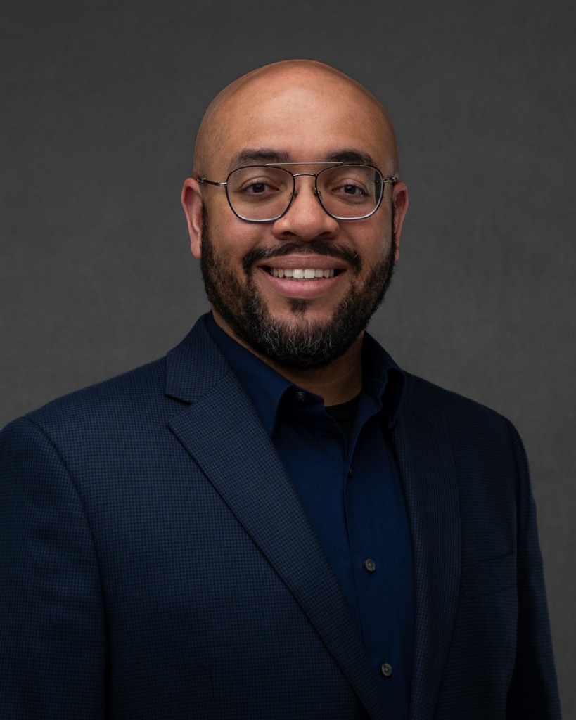 Jonathan Santana headshot